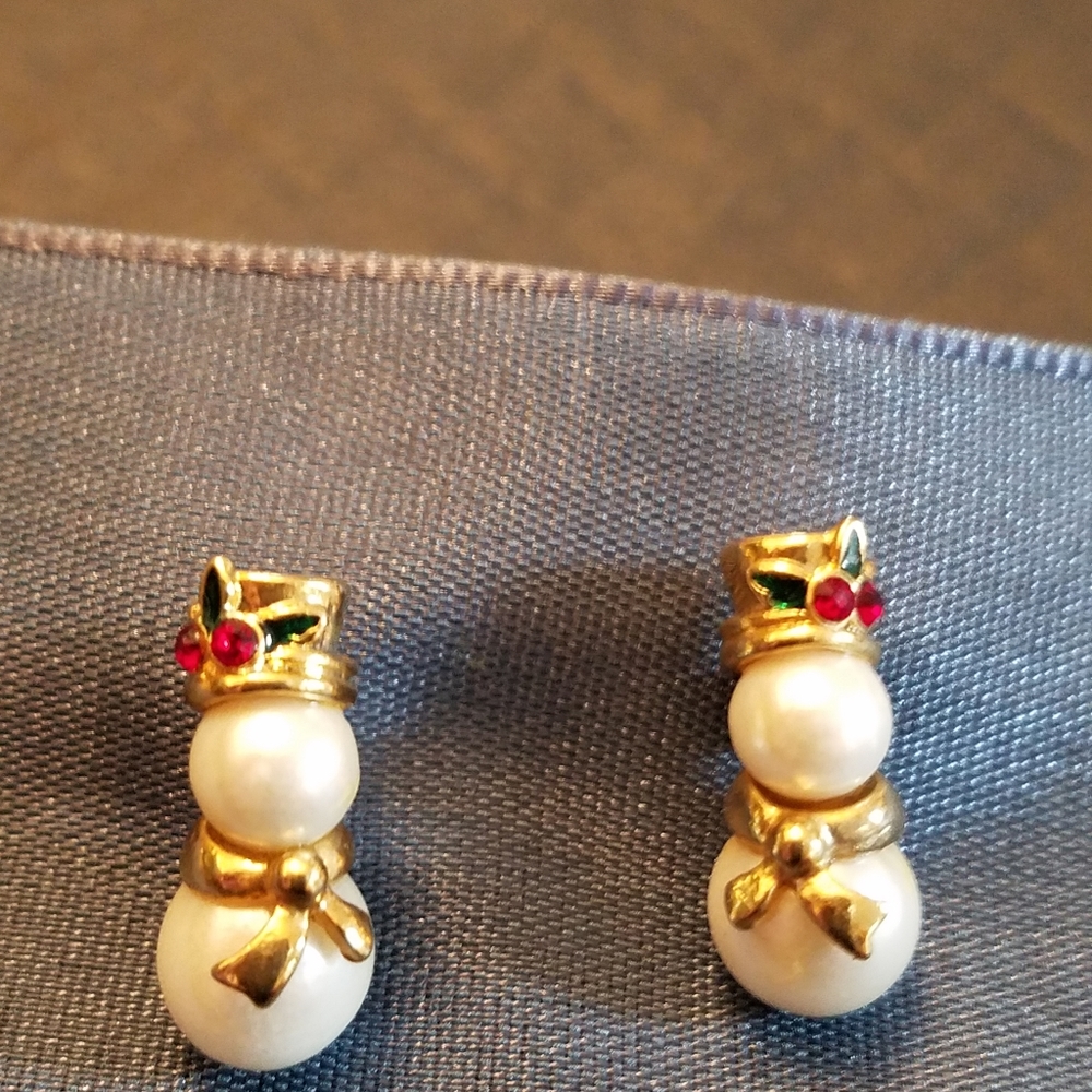 Vintage Avon NR gold/pearl earrings